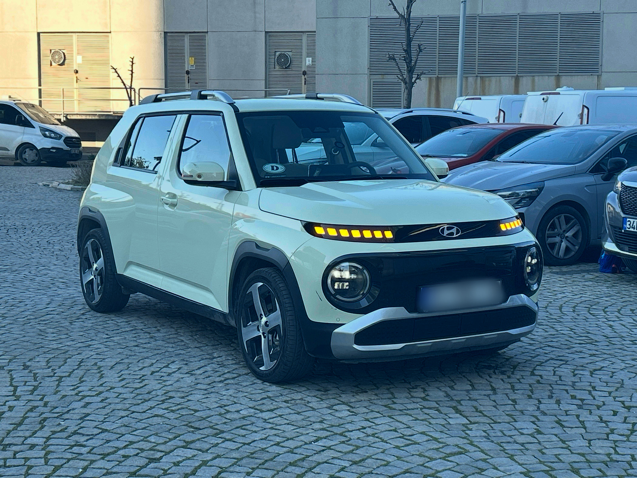 0.99 KREDİ 2025 HYUNDAİ İNSTER 360KM MENZİL SUNROOF