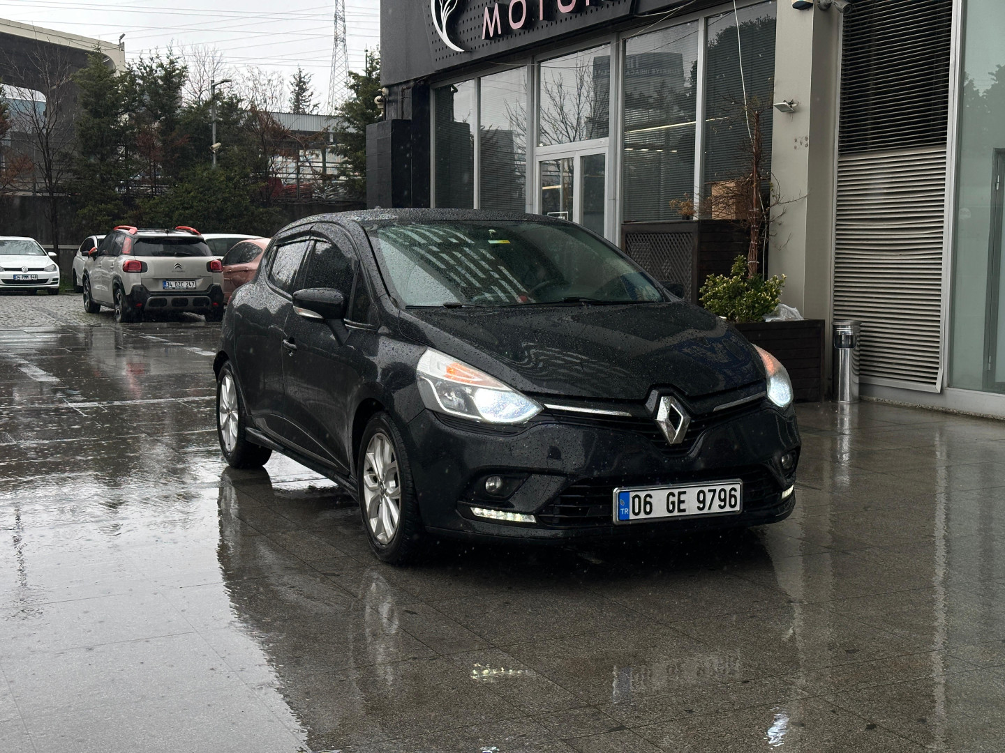 BORZ MOTOR %0,99 KREDİ 2017 RENAULT CLİO TOUCH 1.2 OTO+DEĞİŞNSİZ