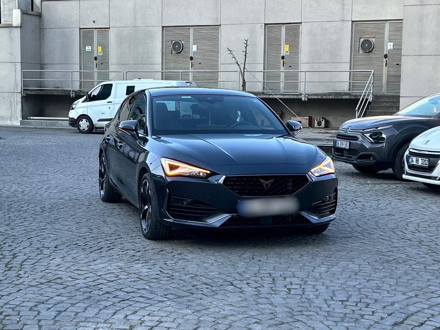 %0,99 KREDİ CUPRA LEON HYBRİD 1.5 E TSİ+CAM TAVAN+OTOMATİK+SERVİS BAKIMLI 