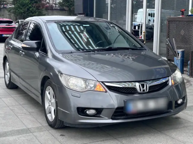 BORZ MOTOR'DAN 299.000 TL PEŞNT 2011 HONDA CİVİC 1.6İ-VTEC OTOM.