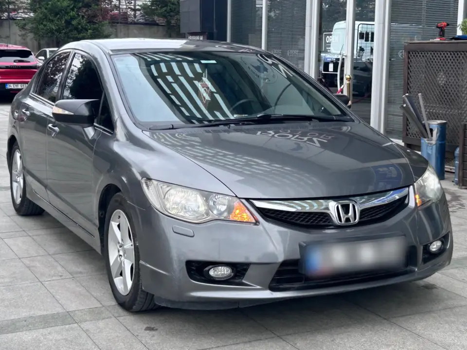BORZ MOTOR'DAN 299.000 TL PEŞNT 2011 HONDA CİVİC 1.6İ-VTEC OTOM.