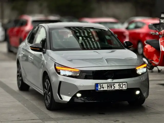 BORZ MOTOR'DAN 410.000 TL PEŞİNAT İLE 2023 OPEL CORSA GS CAM TAVAN KIŞ PAKET