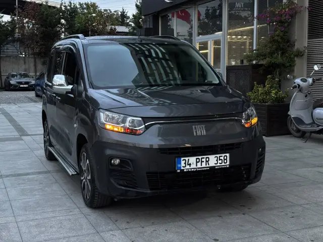 BORZ MOTOR'DAN HATASIZ 2023 FİAT DOBLO COMBİ 1.5 BLUHDİ DİZEL OTOMATİK CAM TAVAN  LED TVN