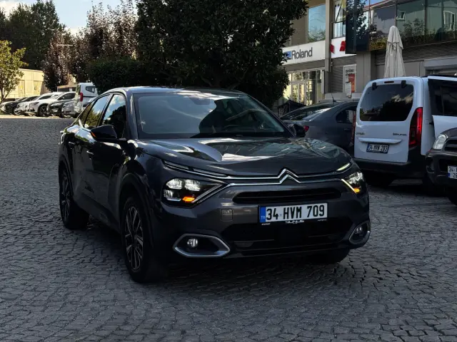 2023 MODEL CİTROEN C4X 68.000 KM SHİNE PAKET SIFIR KONDİSYONUNDA GARANTİLİ SERVİS BAKIMLI