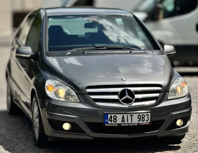 BORZ MOTOR'DAN 270.000 TL PEŞİNATLA MERCEDES B180 DİZEL OTOMATİK