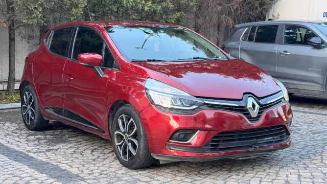 BORZ MOTOR'DAN 320.000 TL PEŞİNAT 36 AY TAKSİT 2018 RENAULT CLİO 1.5 DCI İCON KIRMIZI